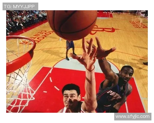 姚明在2008年比赛中被扣篮的精彩瞬间与背后的故事解析