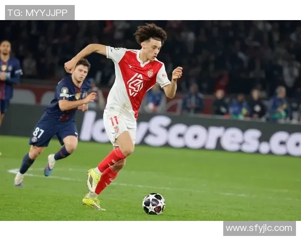 中超激战:多特蒙德与巴黎圣日耳曼战平补时进球引发争议判罚全场沸腾 中超激战:多特蒙德与巴黎圣日耳曼战平补时进球引发争议判罚全场沸腾